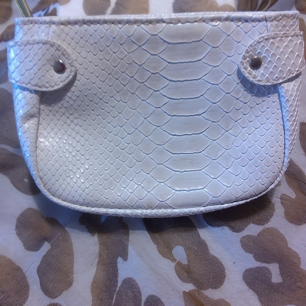 (NWOT)   ESTEE LAUDER SNAKE PRINT WHITE COIN PURSE OR WALLET